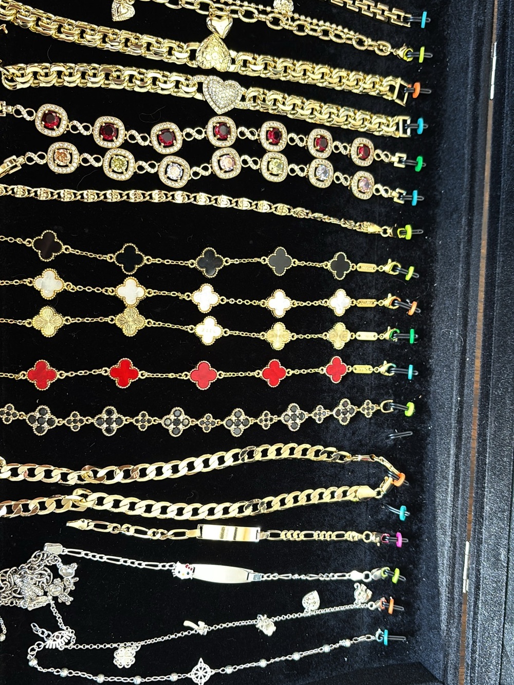 Gold Clover-Link Women's Bracelet with Red and Black Accents